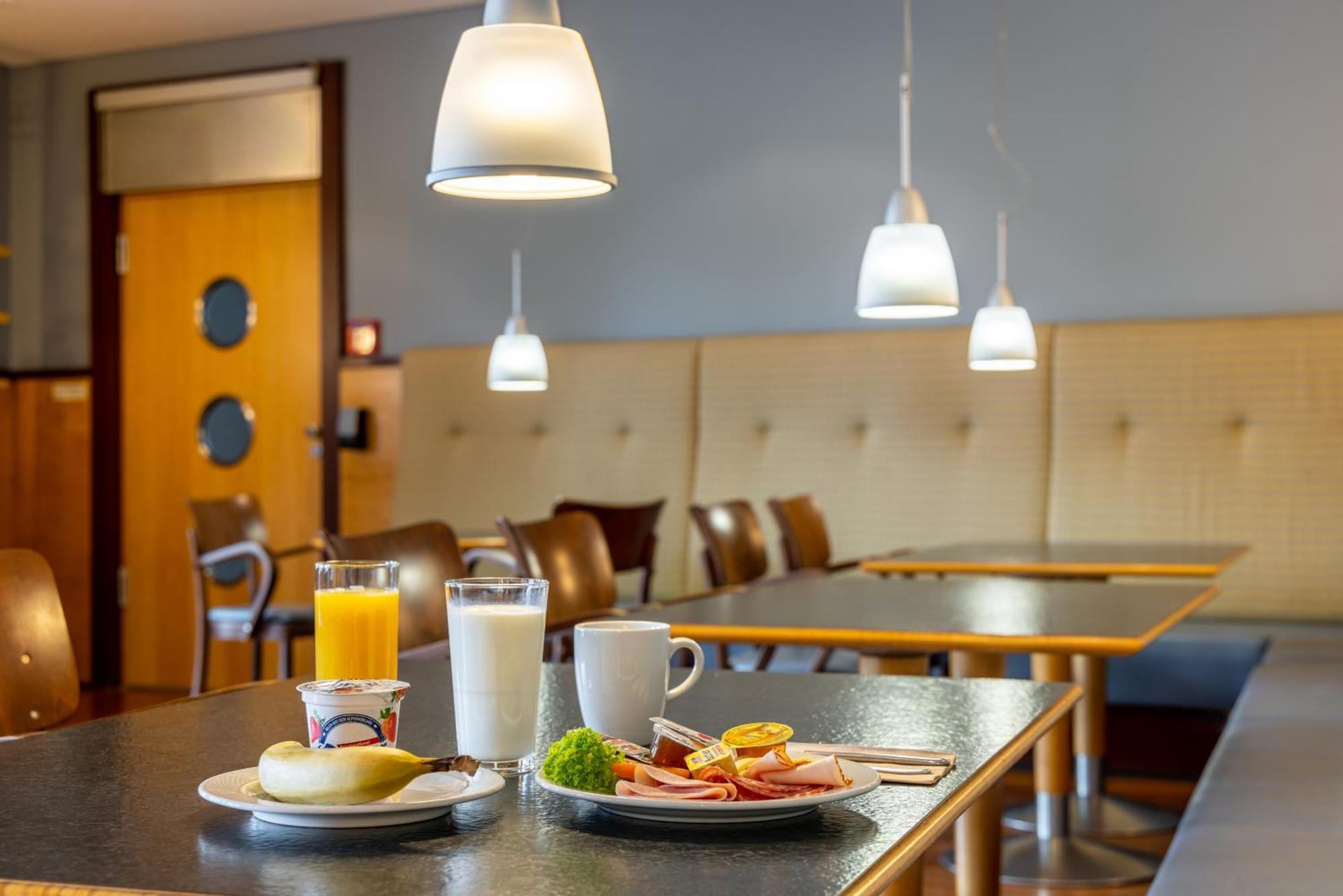 Hotel Leipheim Sued Esterno foto